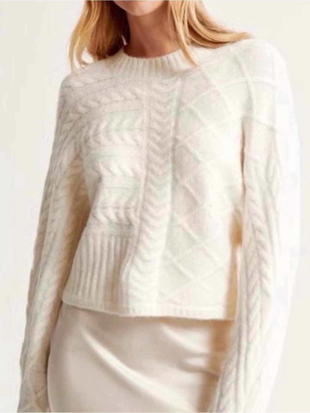 Abercrombie and Fitch Cream Cable Knit Women's Sweater - Classic Crewneck